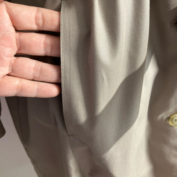 London Fog “Thinsulate” Women’s Trench Coat, 14 P, Khaki, Removable Liner - Picture 8 of 13